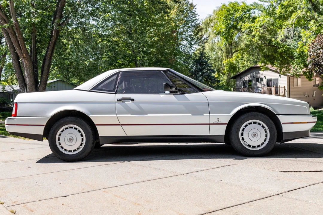 1988 Cadillac Allante - Image 2 of 31