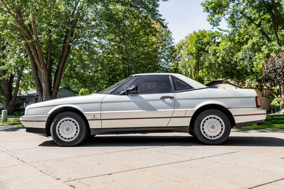 1988 Cadillac Allante - Image 5 of 31
