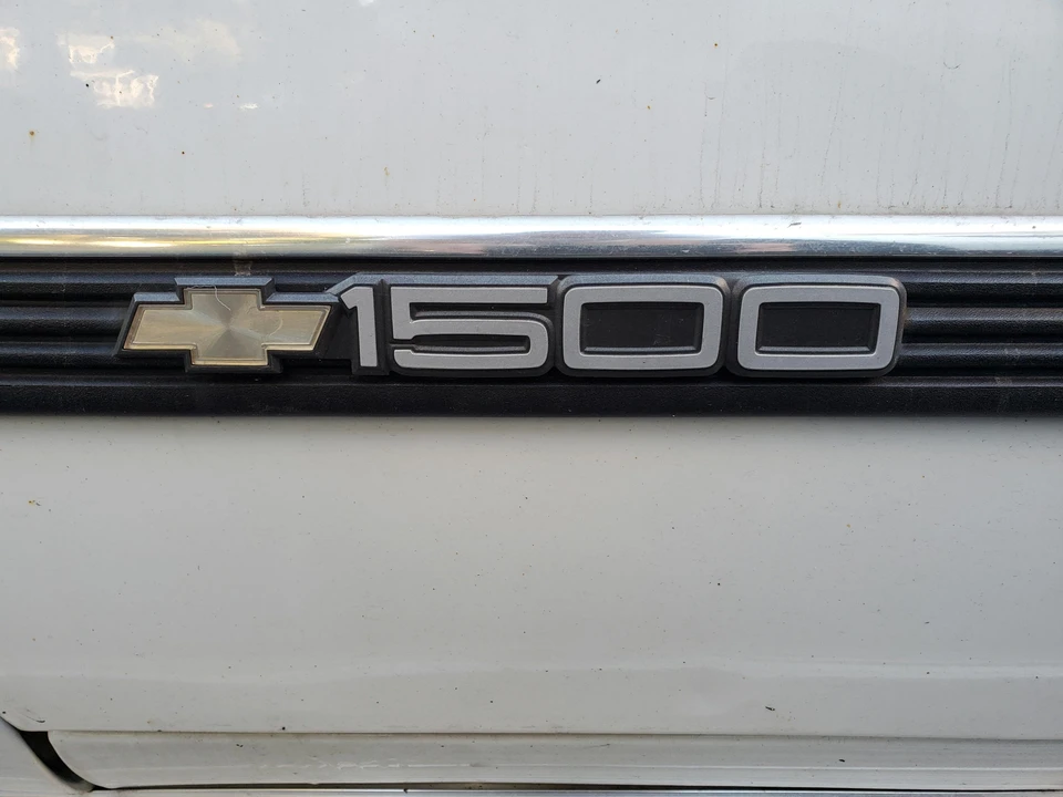 1990 Chevrolet Suburban 7th Gen - Image 14 of 31