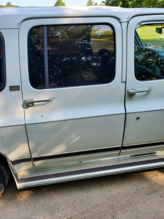 1990 Chevrolet Suburban 7th Gen - Image 29 of 31
