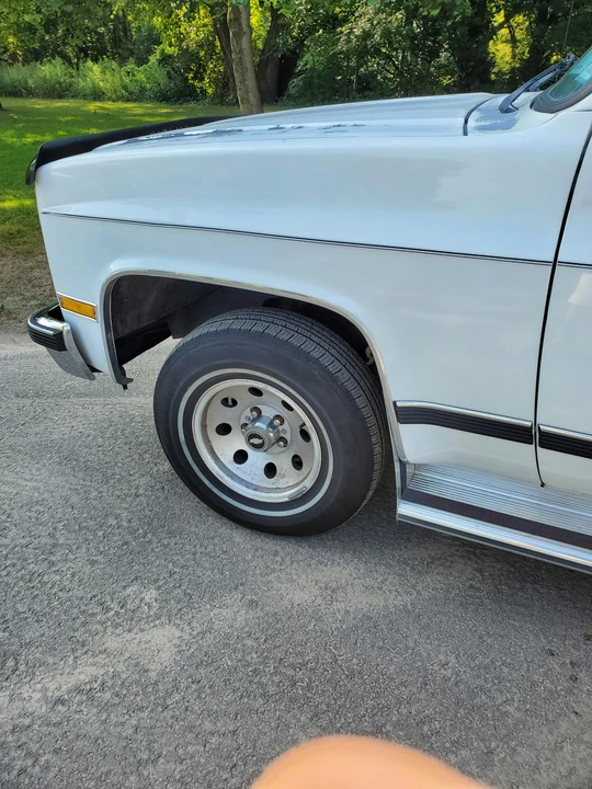 1990 Chevrolet Suburban 7th Gen - Image 17 of 31