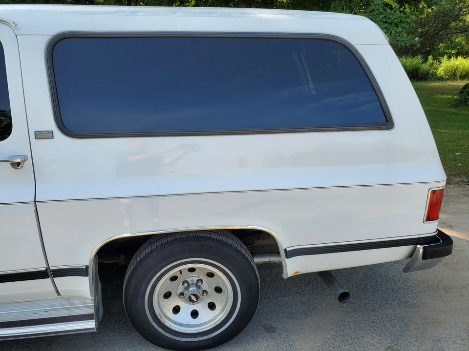 1990 Chevrolet Suburban 7th Gen - Image 28 of 31