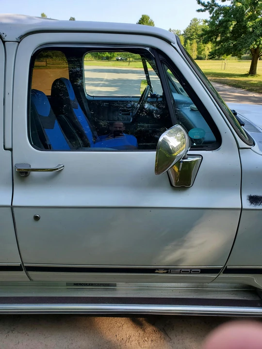 1990 Chevrolet Suburban 7th Gen - Image 30 of 31