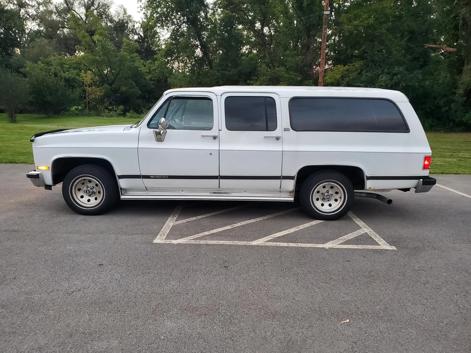 1990 Chevrolet Suburban 7th Gen - Image 6 of 31