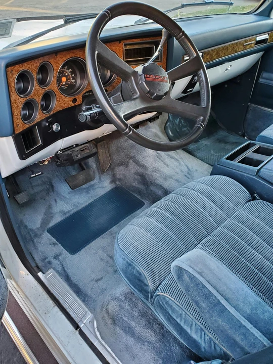 1990 Chevrolet Suburban 7th Gen - Image 31 of 31