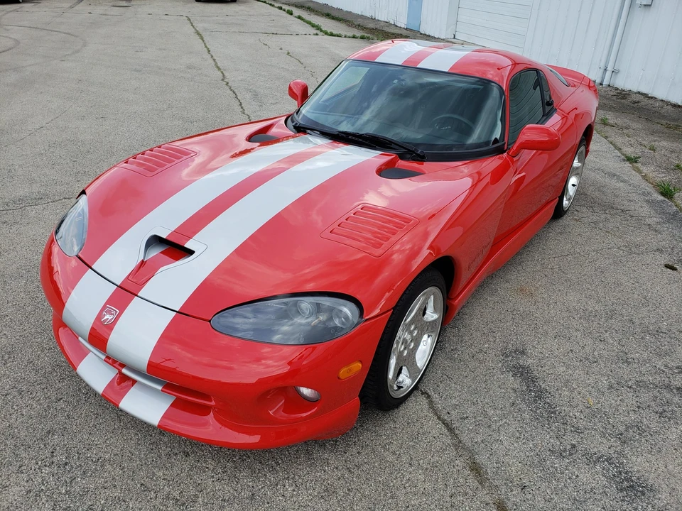 2002 Dodge Viper GTS 2nd Gen - Image 2 of 31