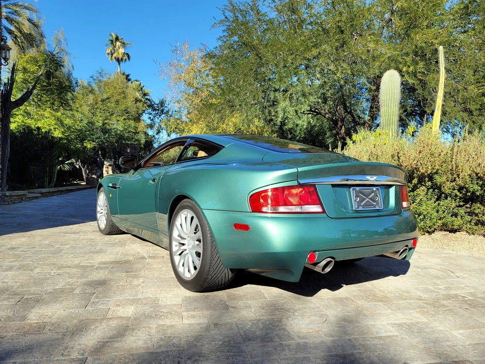 2003 Aston Martin Vanquish 1st Gen - Image 25 of 31