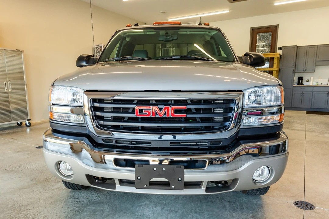 2004 GMC Sierra Heavy Duty 2nd Gen - Image 3 of 31
