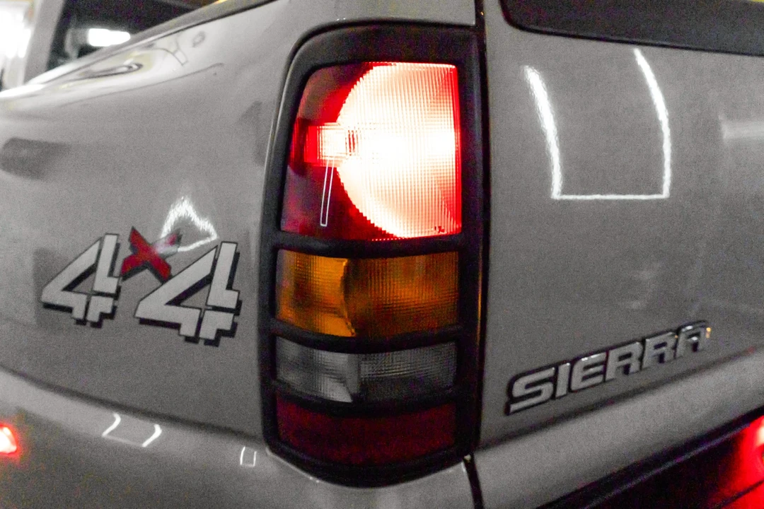 2004 GMC Sierra Heavy Duty 2nd Gen - Image 15 of 31