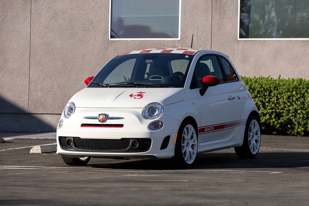 2015 Fiat Abarth 500 - Image 2 of 31