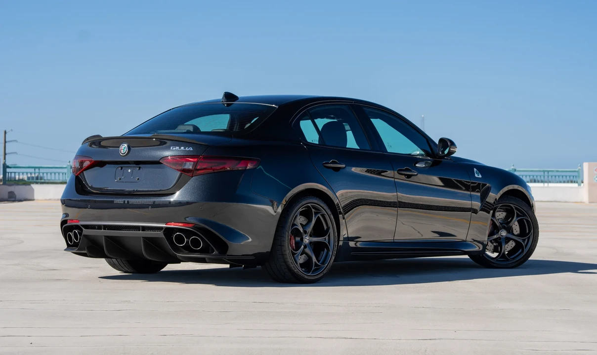 2023 Alfa Romeo Giulia Quadrifoglio - Image 15 of 31