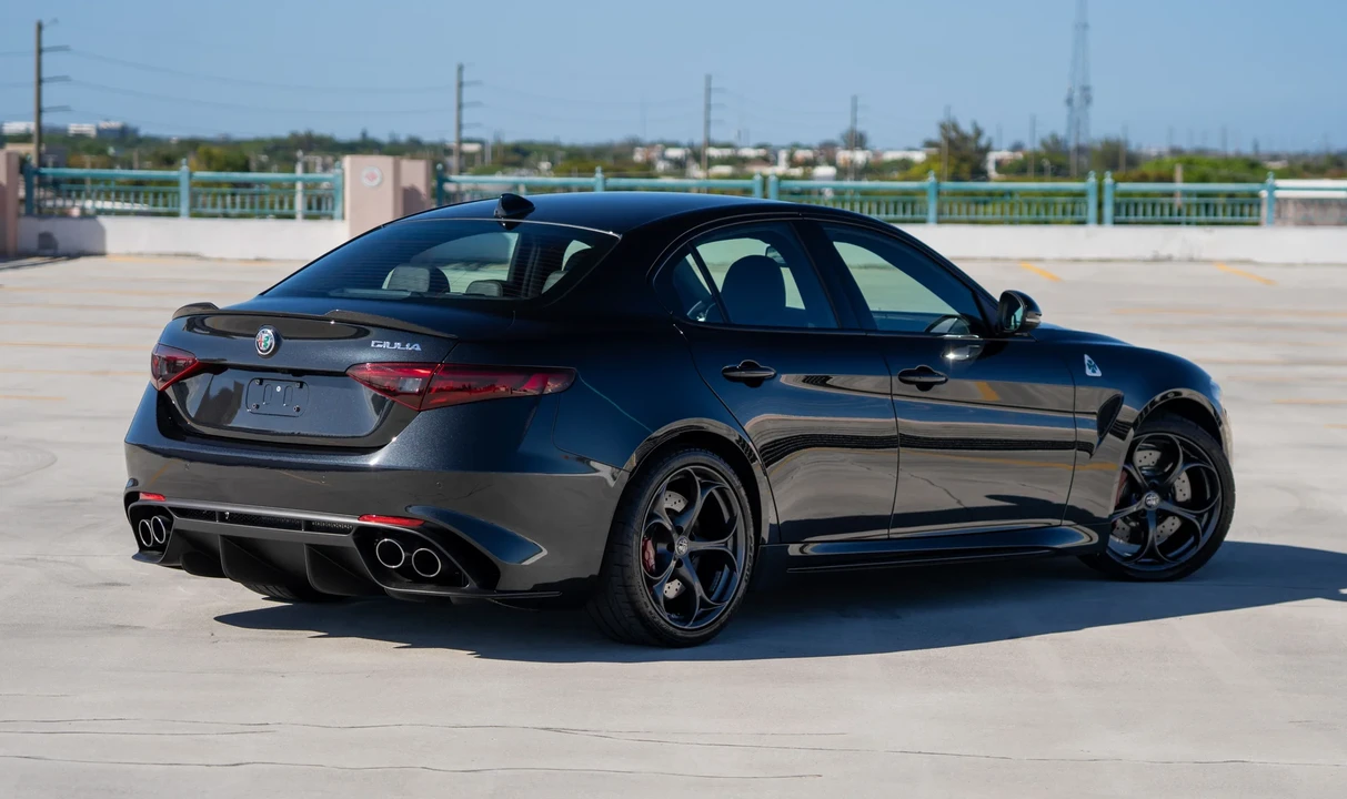 2023 Alfa Romeo Giulia Quadrifoglio - Image 16 of 31