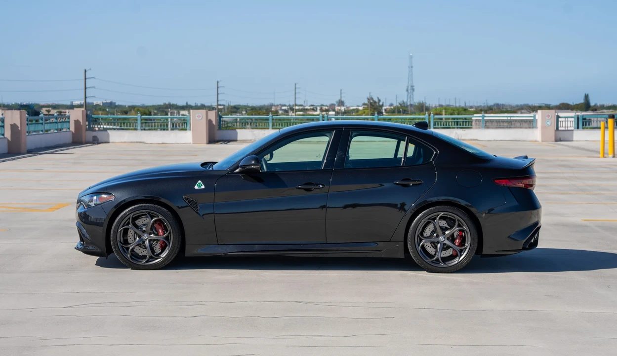 2023 Alfa Romeo Giulia Quadrifoglio - Image 9 of 31