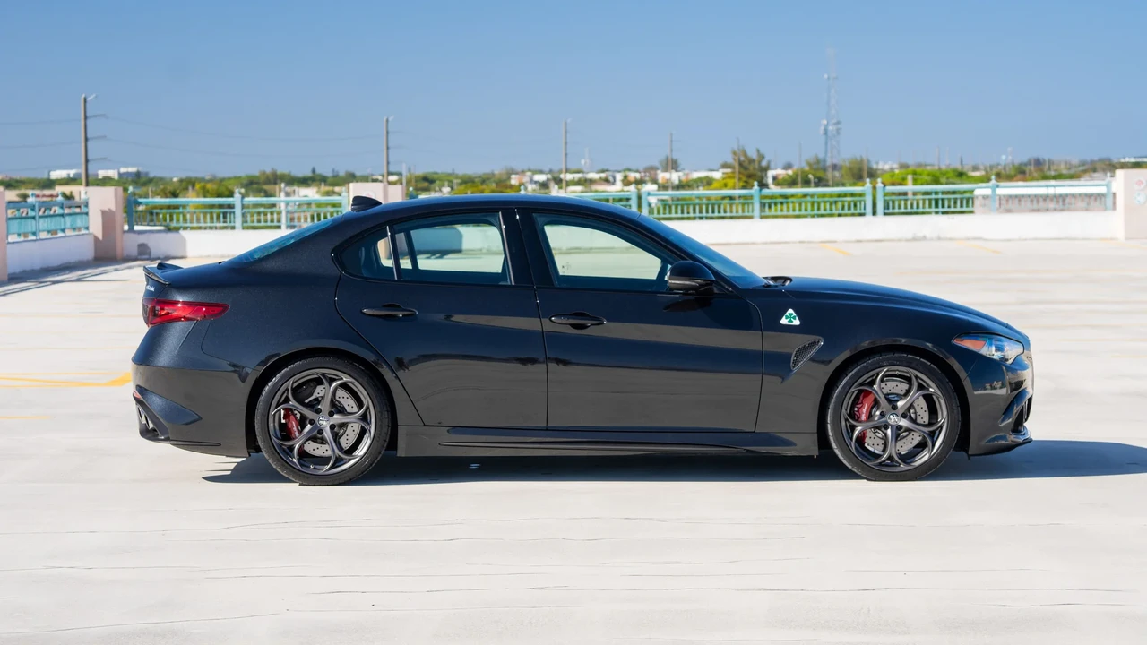 2023 Alfa Romeo Giulia Quadrifoglio - Image 19 of 31