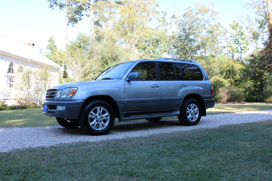 2005 Lexus LX 2nd Gen - Image 5 of 31