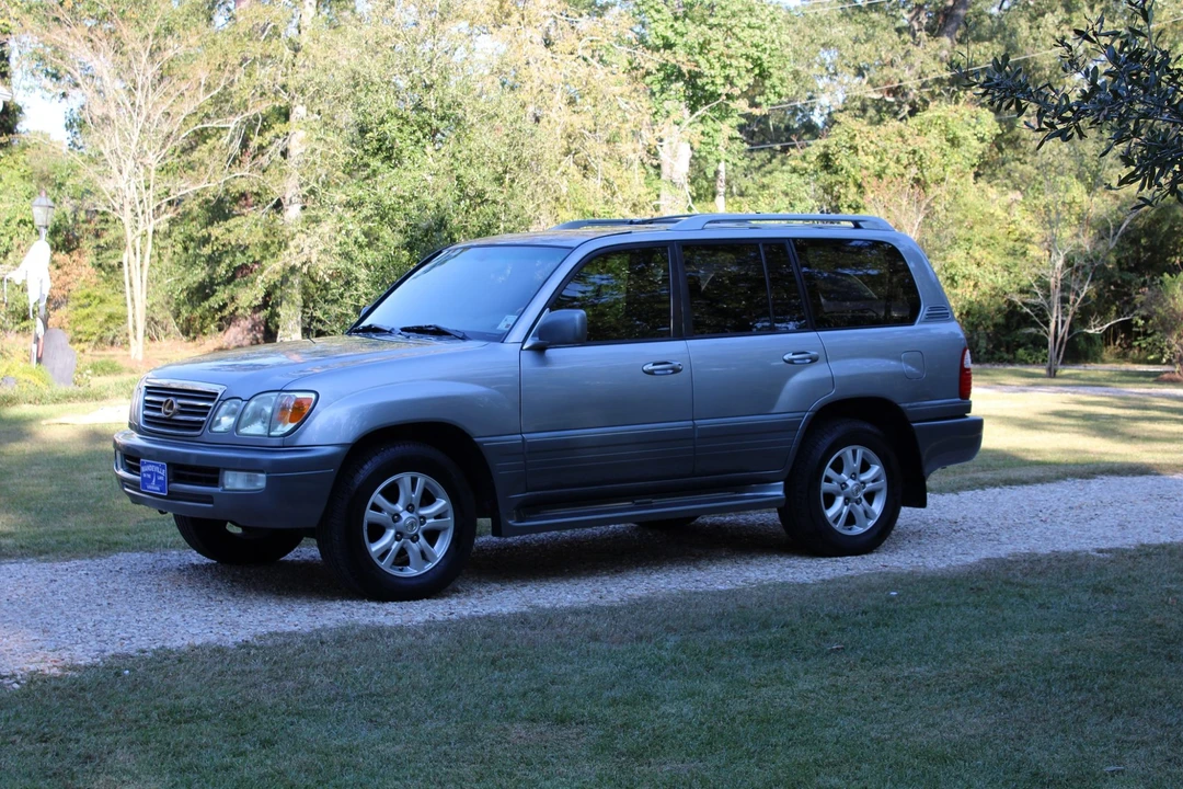 2005 Lexus LX 2nd Gen - Image 3 of 31