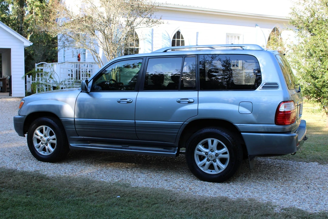 2005 Lexus LX 2nd Gen - Image 7 of 31