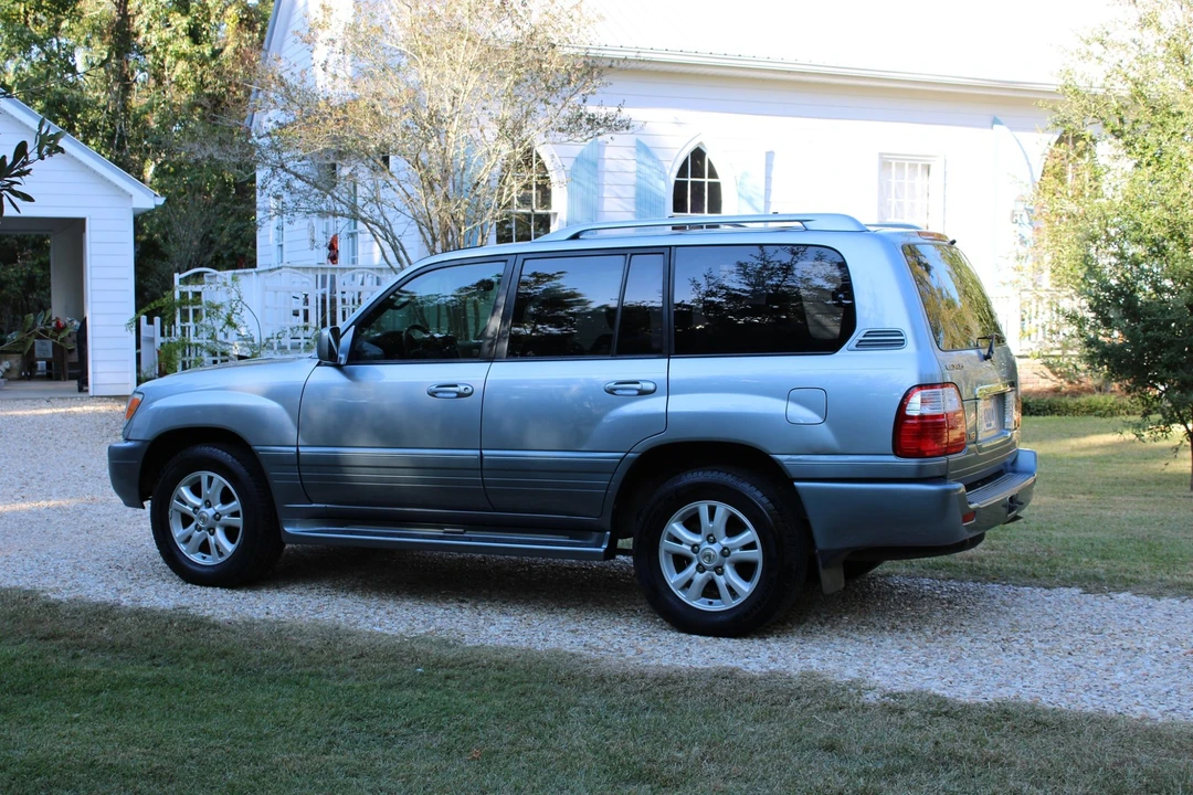 2005 Lexus LX 2nd Gen - Image 6 of 31