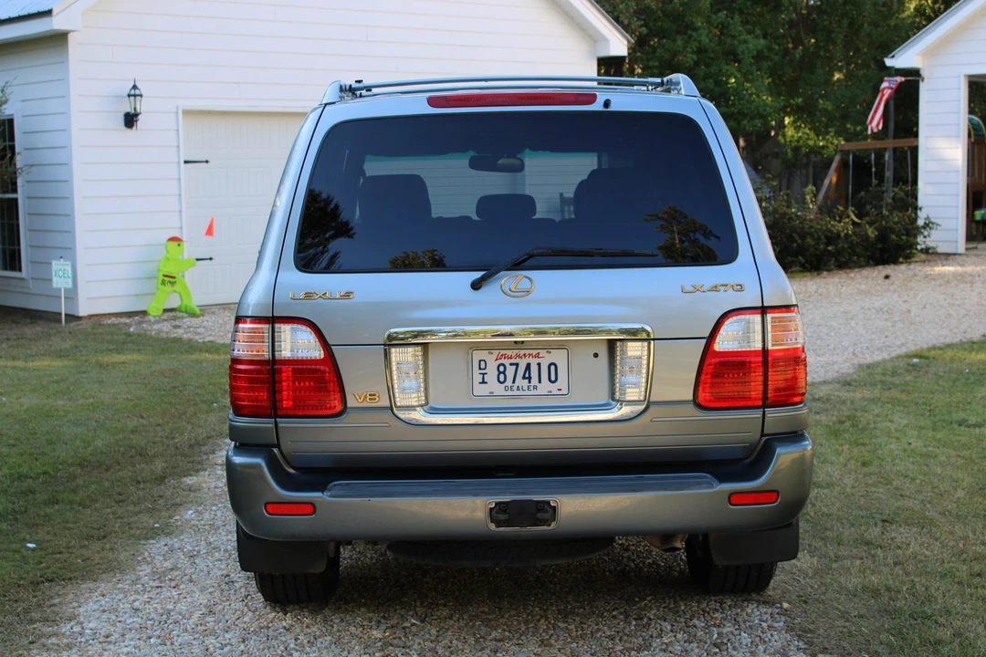 2005 Lexus LX 2nd Gen - Image 9 of 31