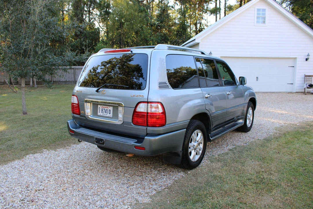 2005 Lexus LX 2nd Gen - Image 10 of 31