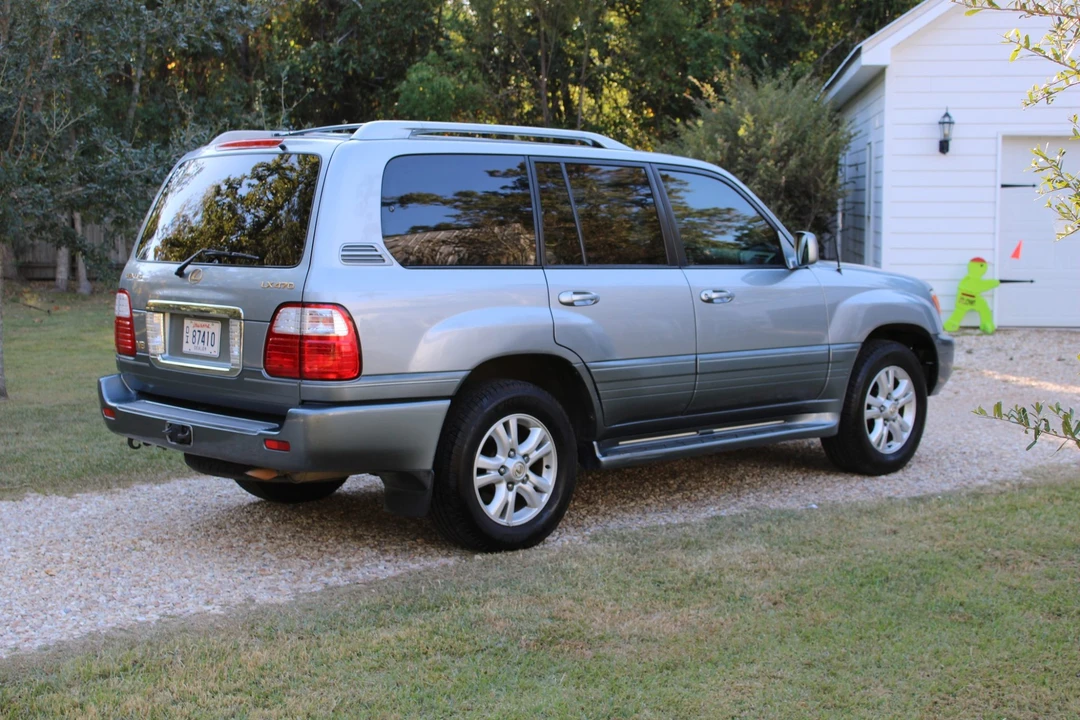 2005 Lexus LX 2nd Gen - Image 12 of 31