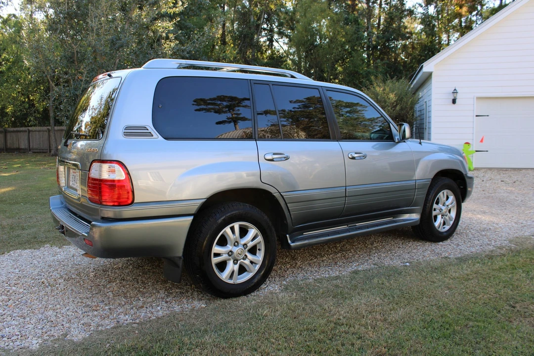 2005 Lexus LX 2nd Gen - Image 13 of 31