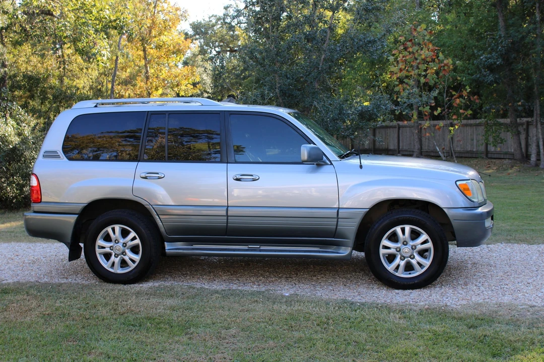 2005 Lexus LX 2nd Gen - Image 16 of 31