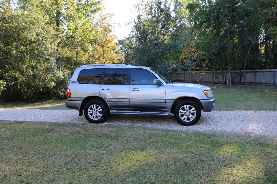 2005 Lexus LX 2nd Gen - Image 15 of 31