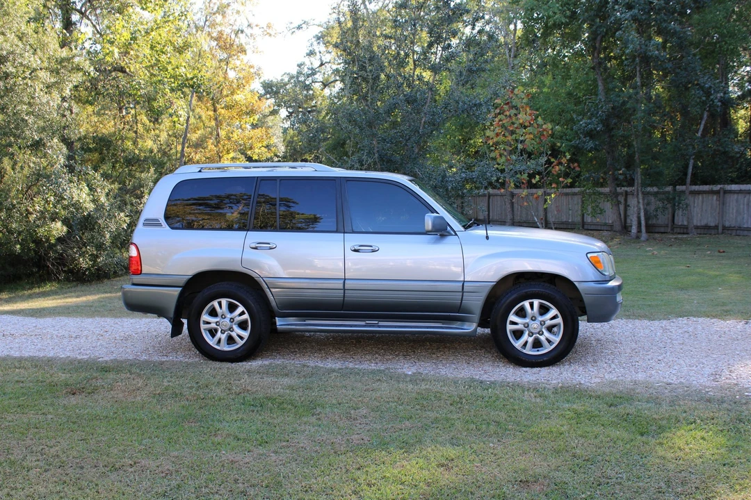 2005 Lexus LX 2nd Gen - Image 14 of 31