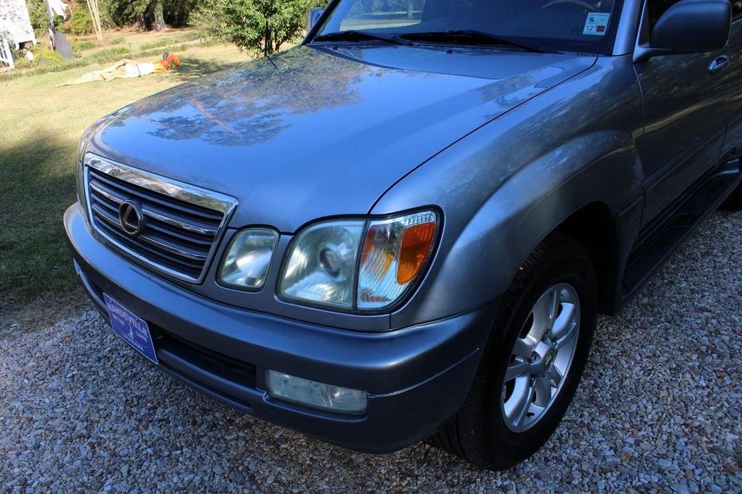 2005 Lexus LX 2nd Gen - Image 27 of 31