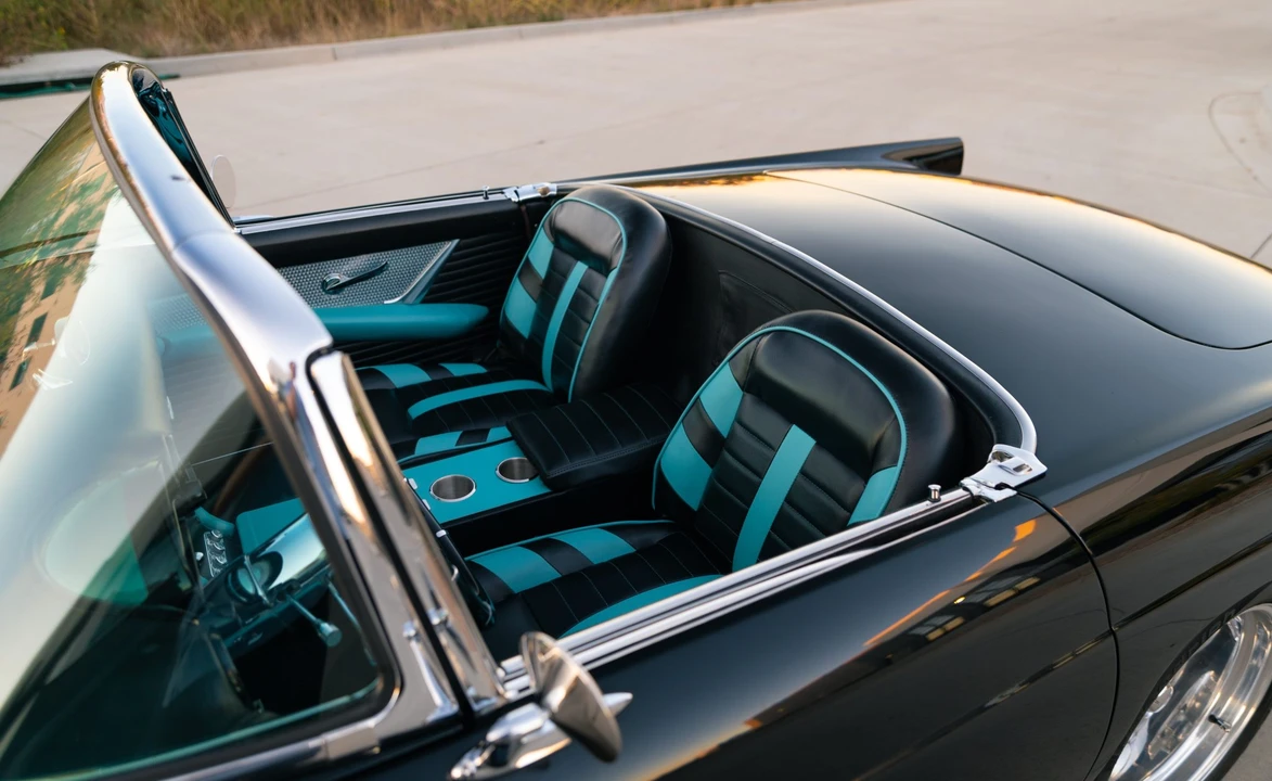 1955 Ford Thunderbird 1st Gen - Image 27 of 31