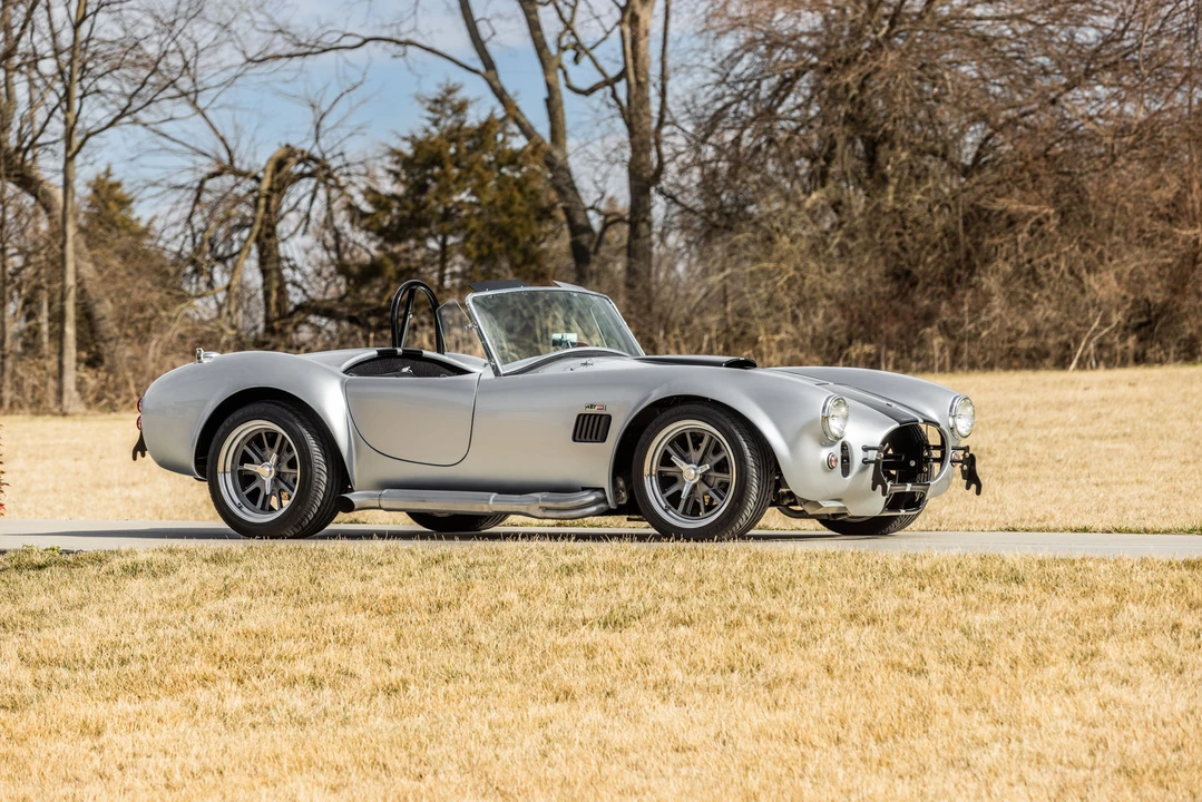 Shelby Cobra Replica - Image 8 of 31
