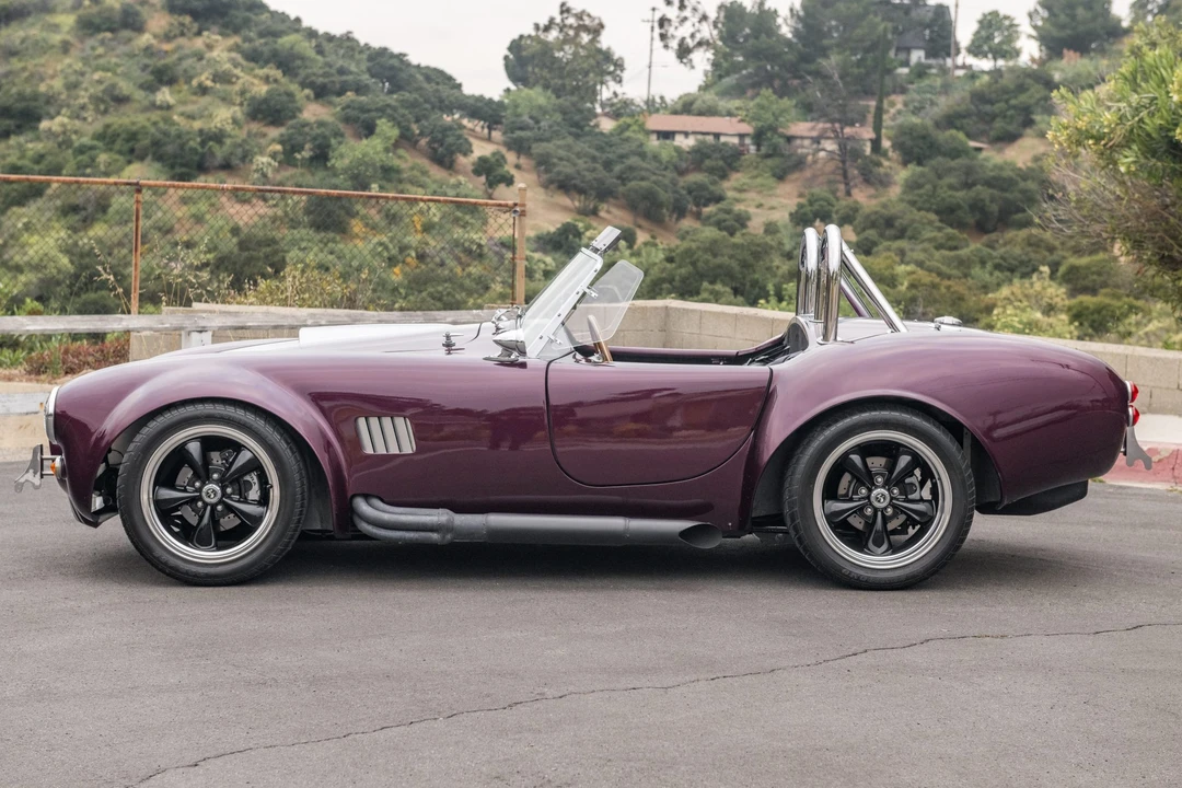 Shelby Cobra Replica - Image 9 of 31