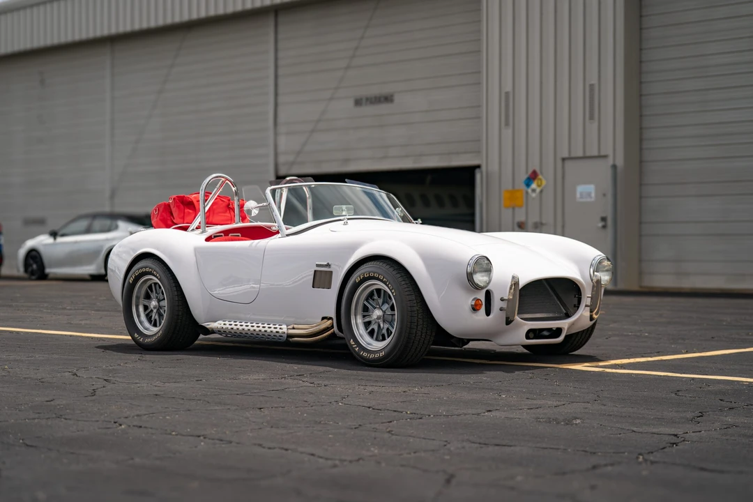 Shelby Cobra Replica - Image 8 of 31