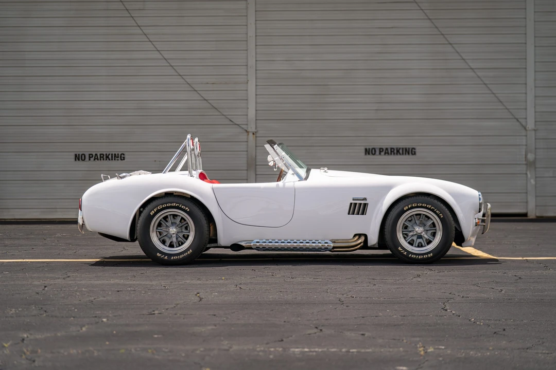 Shelby Cobra Replica - Image 7 of 31