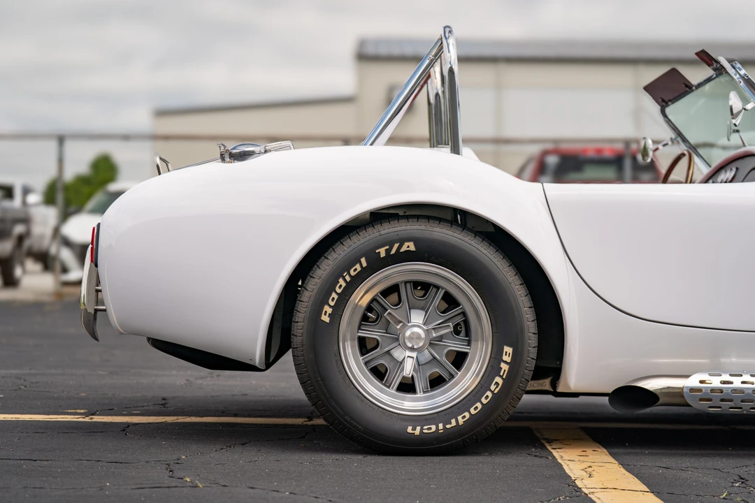Shelby Cobra Replica - Image 22 of 31