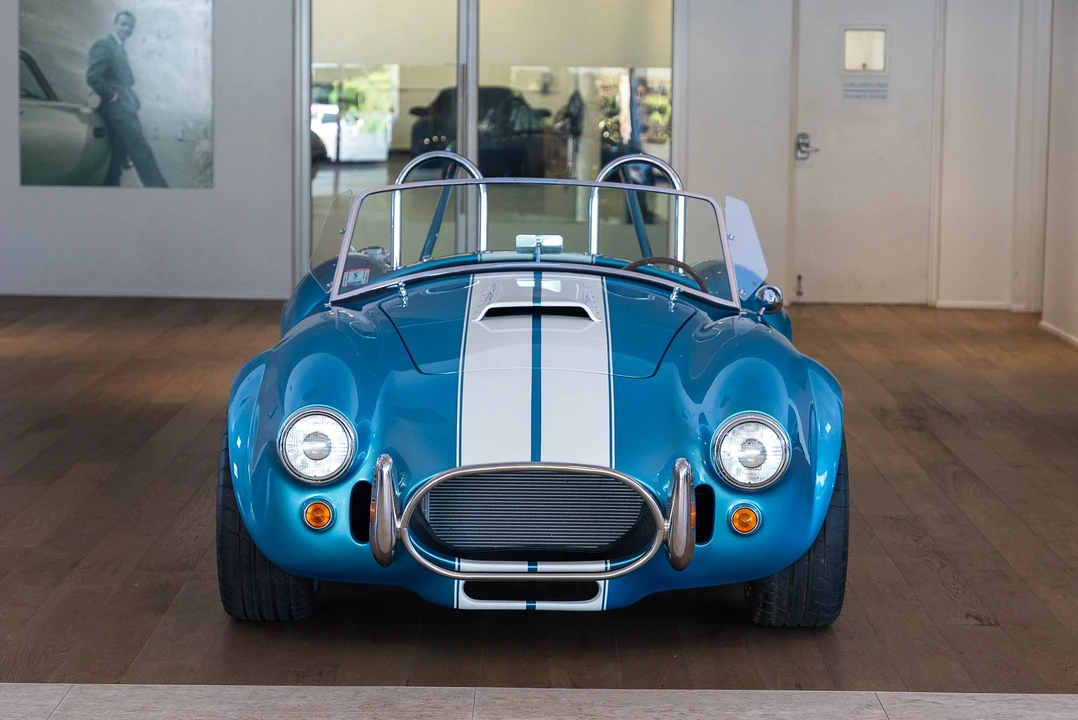 Shelby Cobra Replica - Image 9 of 31
