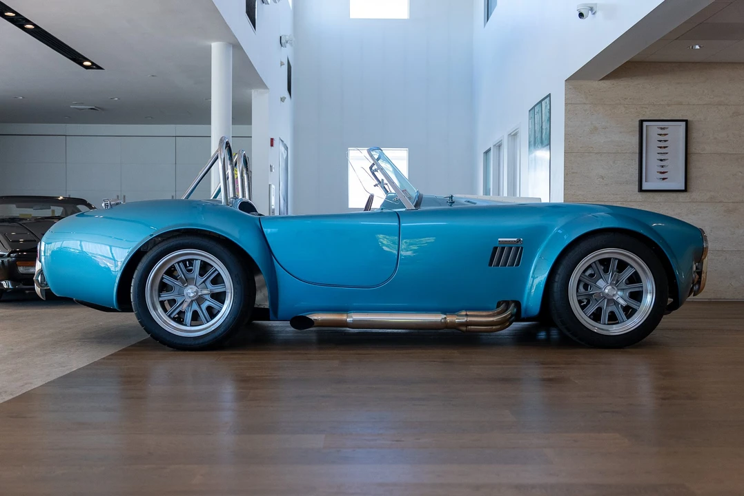 Shelby Cobra Replica - Image 17 of 31