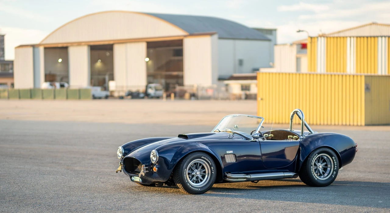 Shelby Cobra Replica - Image 2 of 31