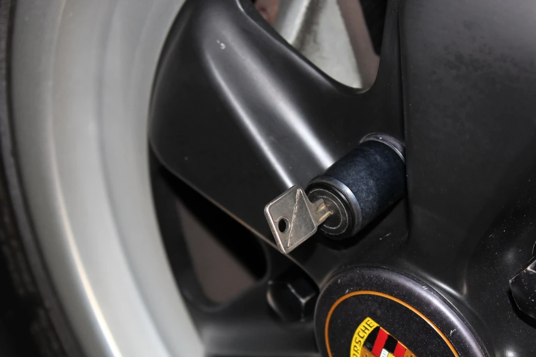 1987 Porsche 911 Carrera 3.2 - Image 28 of 31