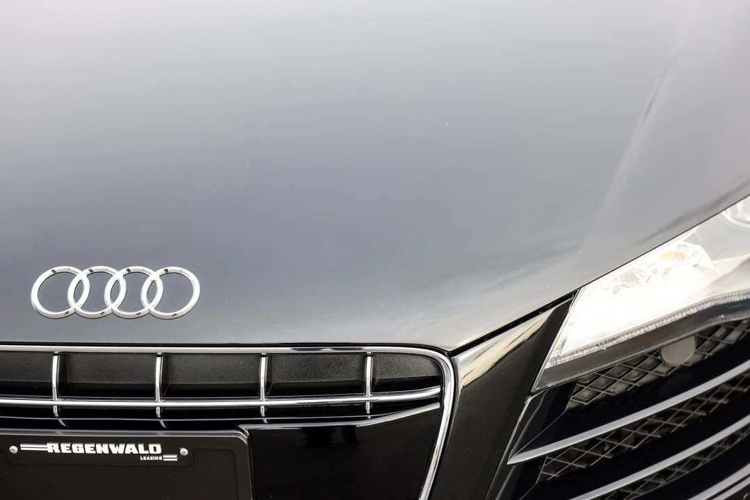 2010 Audi 42 R8 - Image 25 of 31