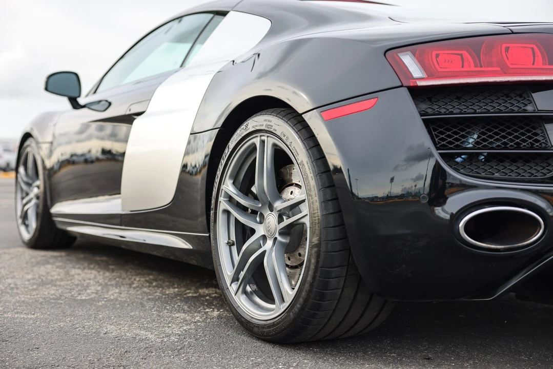 2010 Audi 42 R8 - Image 27 of 31