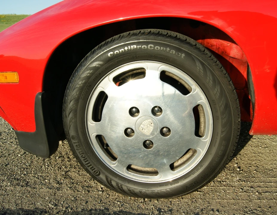 1984 Porsche 928 S - Image 13 of 31