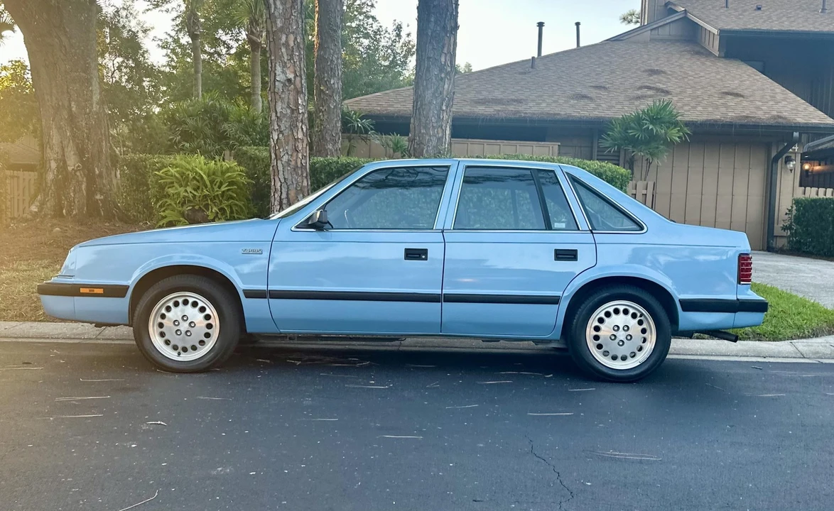 1985 Chrysler LeBaron - Image 13 of 31