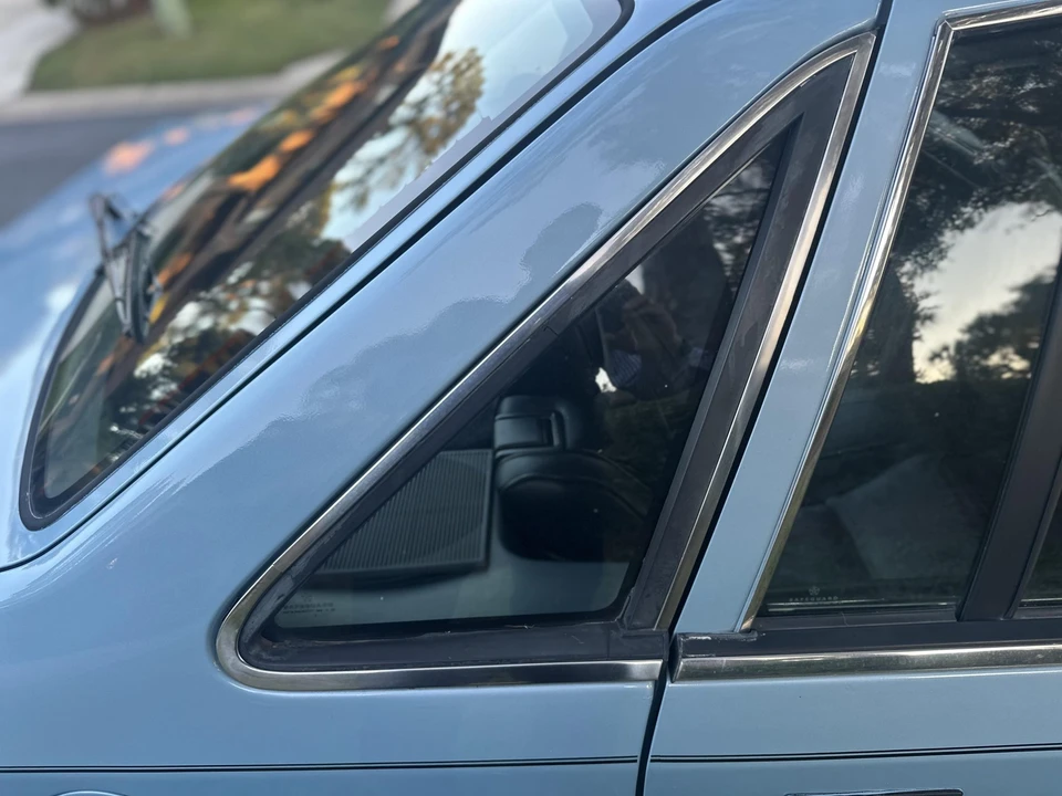 1985 Chrysler LeBaron - Image 29 of 31