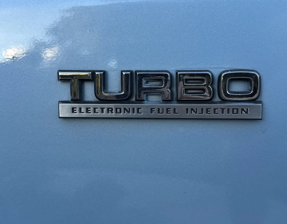 1985 Chrysler LeBaron - Image 28 of 31
