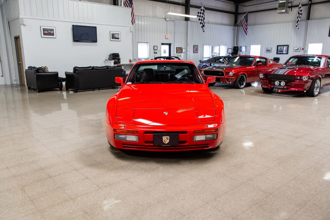 1986 Porsche 944 Turbo - Image 2 of 31