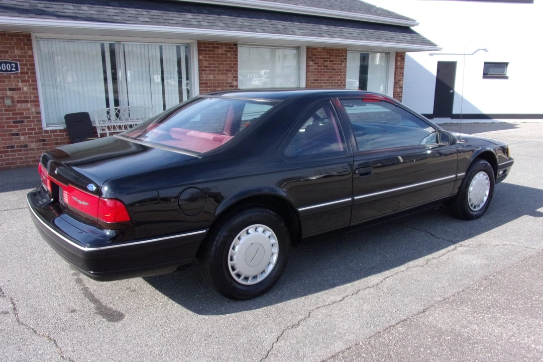 1989 Ford Thunderbird 10th Gen - Image 2 of 8