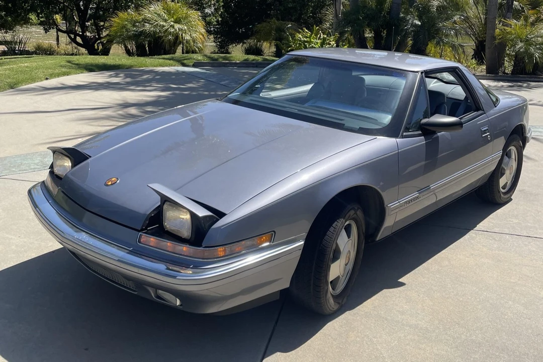 1990 Buick Reatta - Image 4 of 31