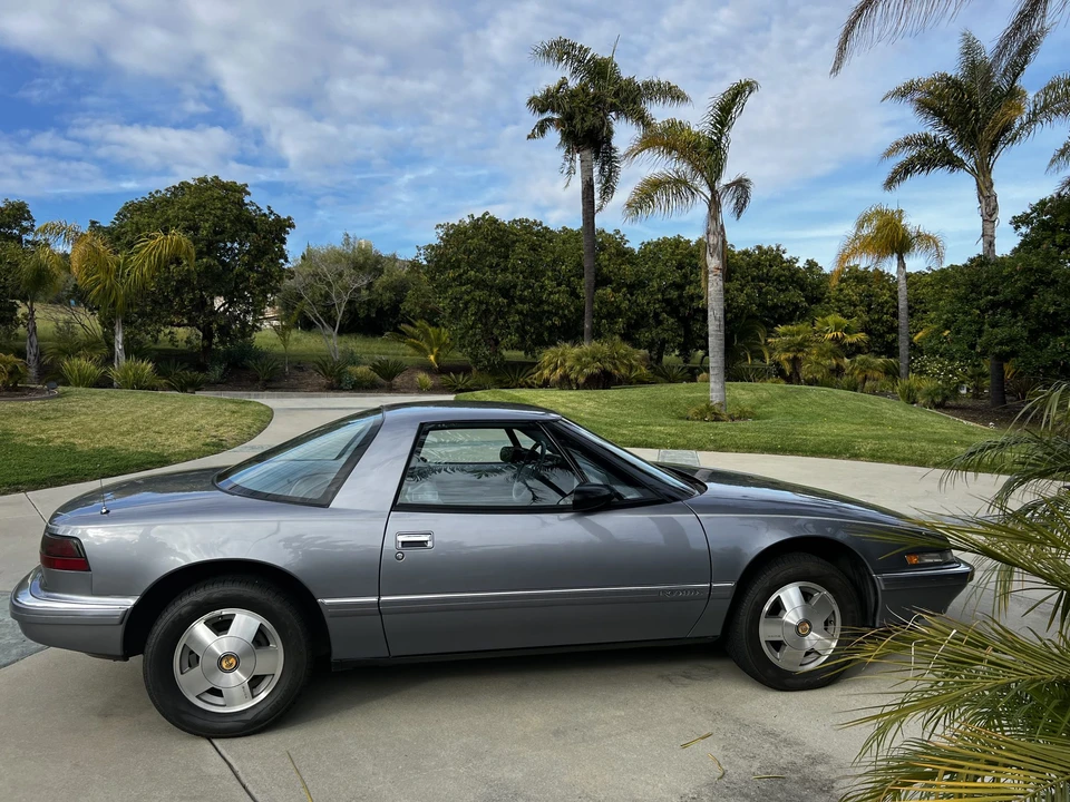 1990 Buick Reatta - Image 12 of 31